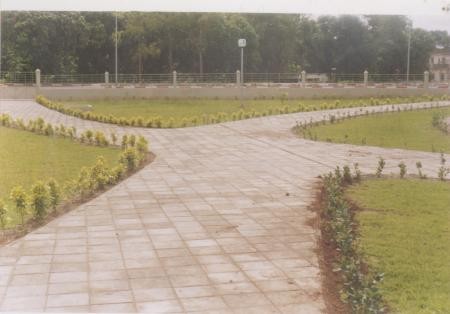 Place publique aménagée à Kara