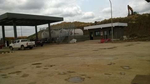 Station d'essence construite sur le site de production de Klinker de SCAN TOGO